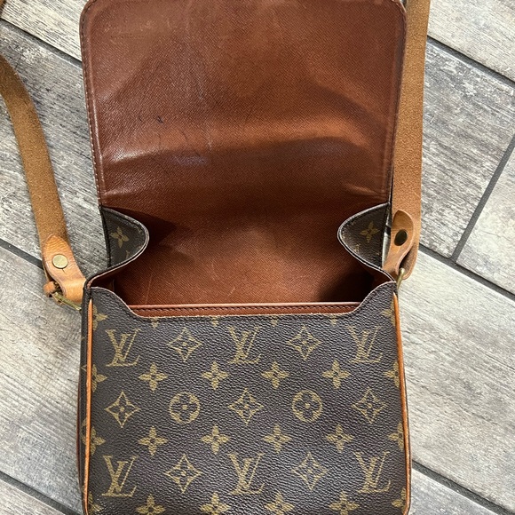 Authentic! Louis Vuitton crossbody - Picture 4 of 6
